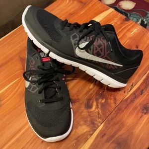 Women’s Nike Flex 2015 Run size 10